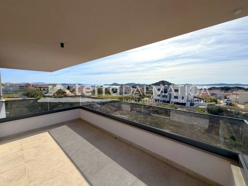 Drei-Zimmer-Apartment, Tribunj – Meerblick