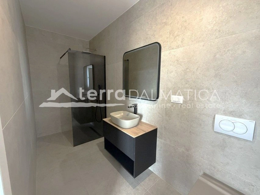 Drei-Zimmer-Apartment, Tribunj – Meerblick