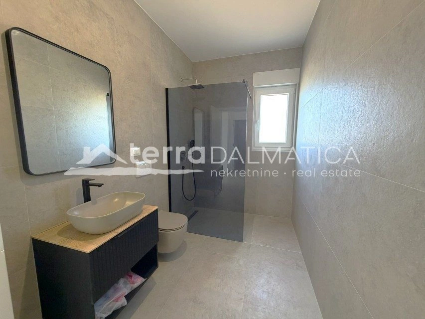 Drei-Zimmer-Apartment, Tribunj – Meerblick