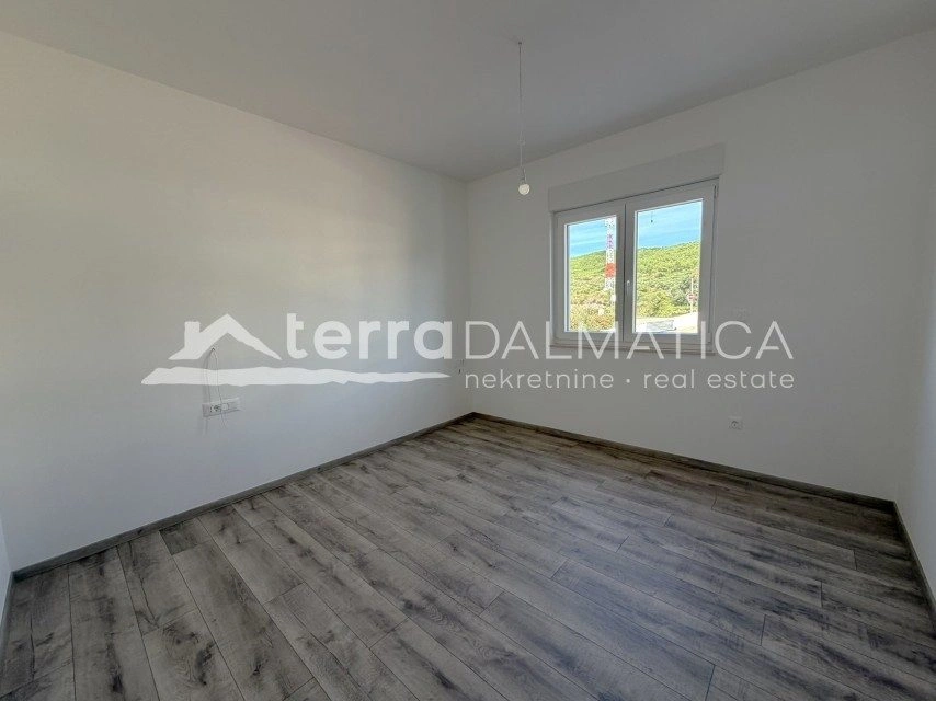 Drei-Zimmer-Apartment, Tribunj – Meerblick