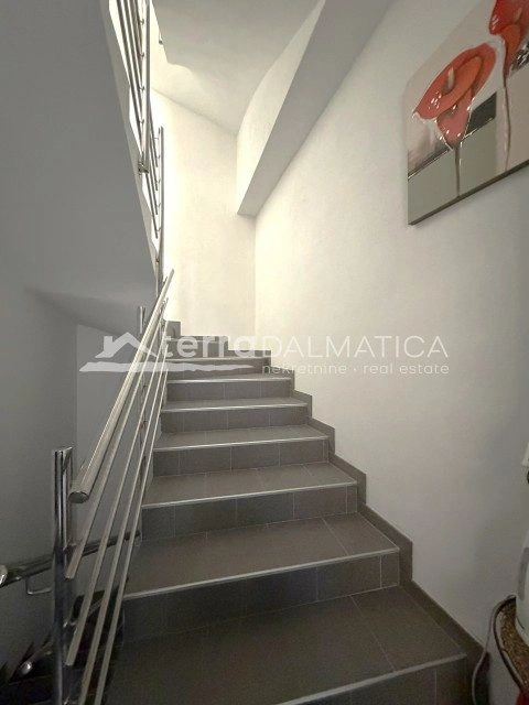 Steinhaus mit separater Wohnung, Šibenik – 50 m vom Meer entfernt