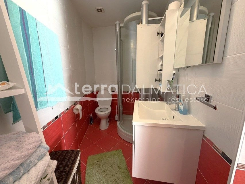 Steinhaus mit separater Wohnung, Šibenik – 50 m vom Meer entfernt