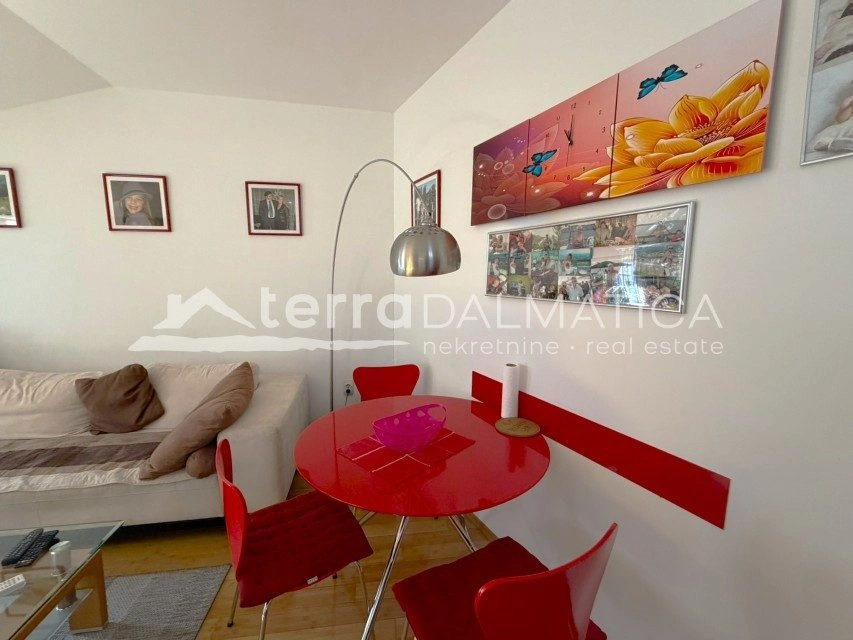 Steinhaus mit separater Wohnung, Šibenik – 50 m vom Meer entfernt