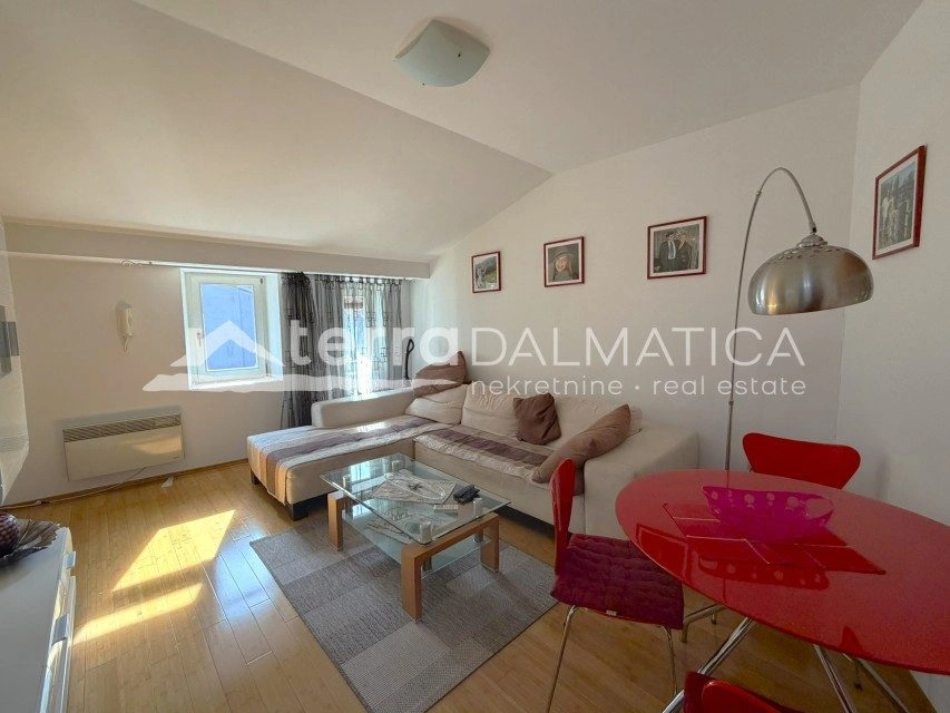 Steinhaus mit separater Wohnung, Šibenik – 50 m vom Meer entfernt