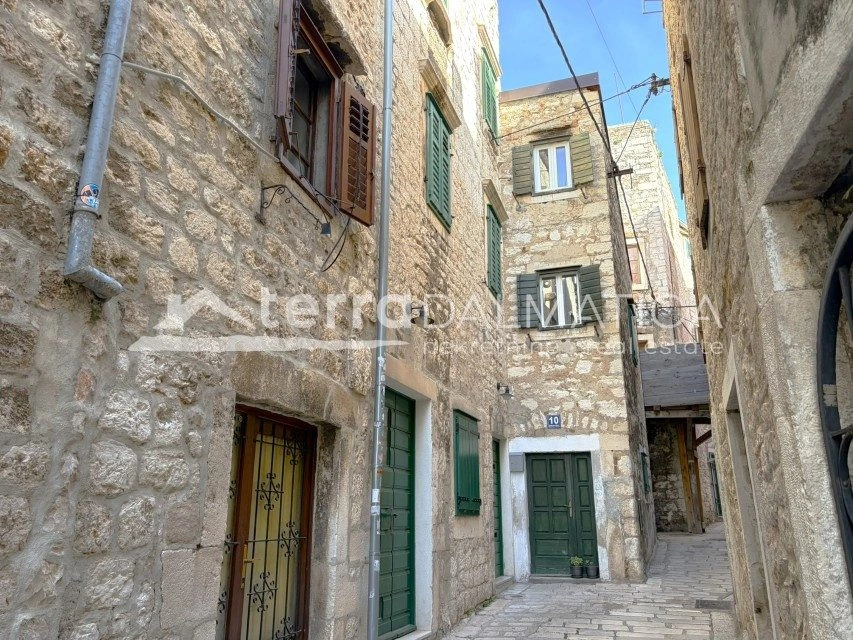 Steinhaus mit separater Wohnung, Šibenik – 50 m vom Meer entfernt