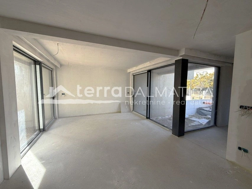 Moderne Villa in Tribunj – Swimmingpool, Neubau