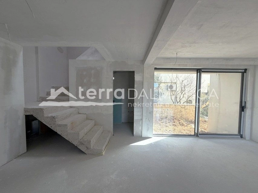 Moderne Villa in Tribunj – Swimmingpool, Neubau