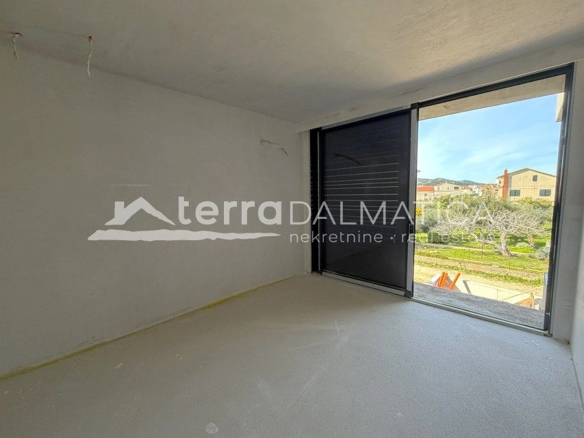 Moderne Villa in Tribunj – Swimmingpool, Neubau