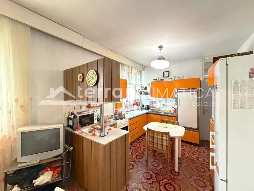 Dreizimmerwohnung im Zentrum von Šibenik – 114 m², Garage