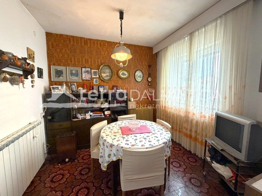 Dreizimmerwohnung im Zentrum von Šibenik – 114 m², Garage