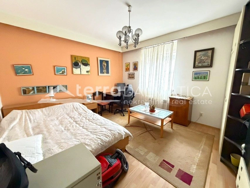 Dreizimmerwohnung im Zentrum von Šibenik – 114 m², Garage