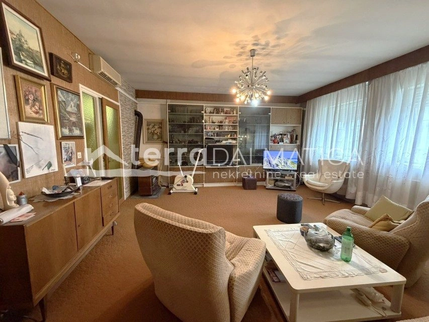 Dreizimmerwohnung im Zentrum von Šibenik – 114 m², Garage