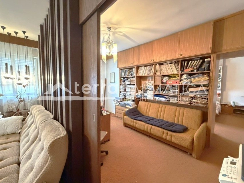 Dreizimmerwohnung im Zentrum von Šibenik – 114 m², Garage