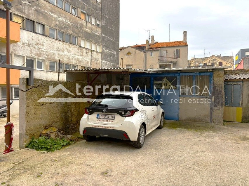 Dreizimmerwohnung im Zentrum von Šibenik – 114 m², Garage