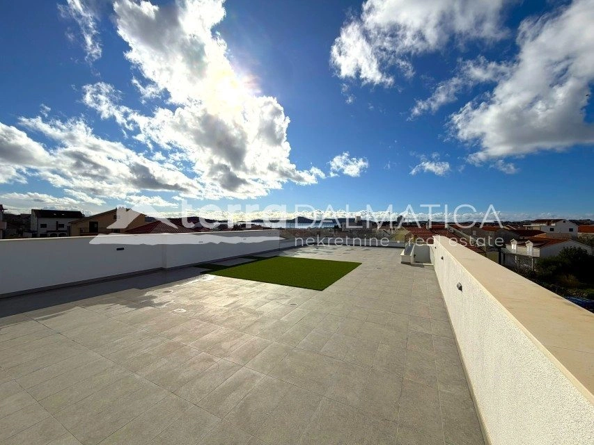 Projekt modernih stanova u Vodicama – tri zgrade s dvorištima i krovnim terasama