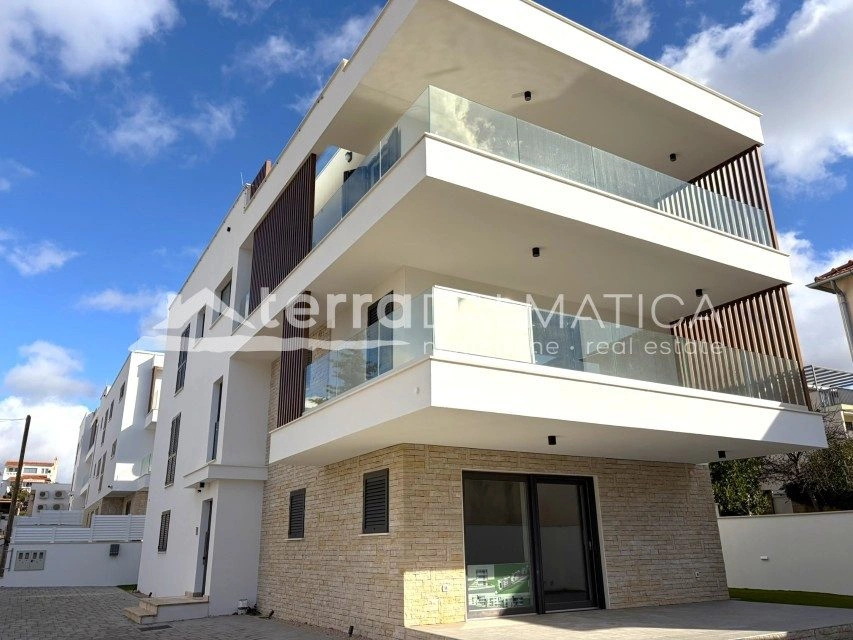 Projekt modernih stanova u Vodicama – tri zgrade s dvorištima i krovnim terasama