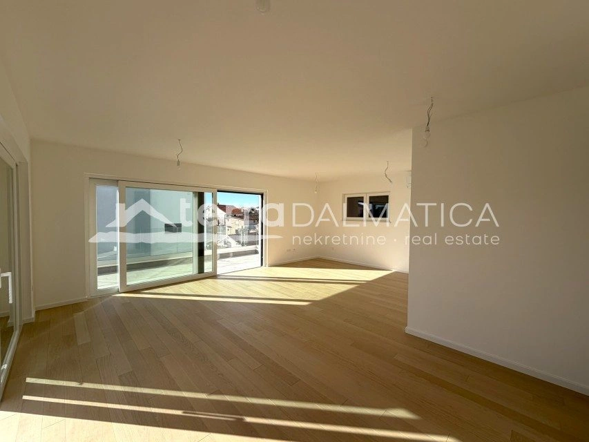 Projekt modernih stanova u Vodicama – tri zgrade s dvorištima i krovnim terasama