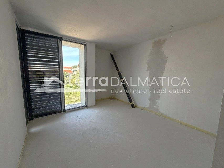 Moderne Villa in Tribunj – in Meeresnähe, mit Swimmingpool und Garten