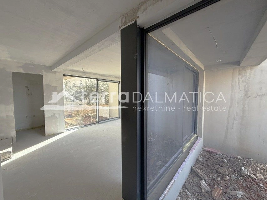 Attraktive Villa in Tribunj – mit Swimmingpool und Garten