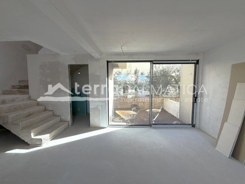 Attraktive Villa in Tribunj – mit Swimmingpool und Garten