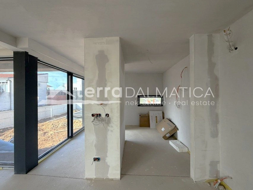 Srima – Moderní dvojdomek s bazénem, ​​garáží a střešní terasou