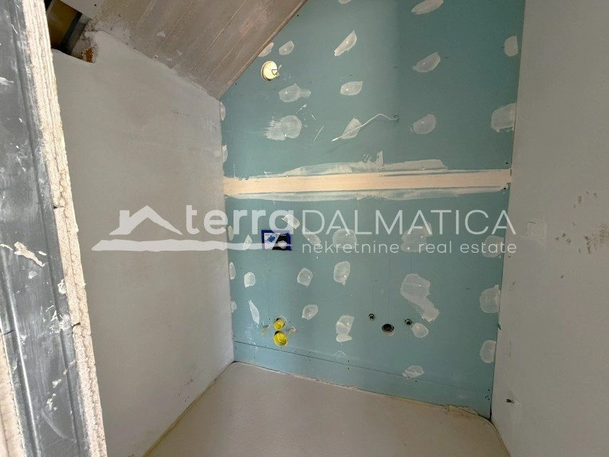 Srima – Moderní dvojdomek s bazénem, ​​garáží a střešní terasou