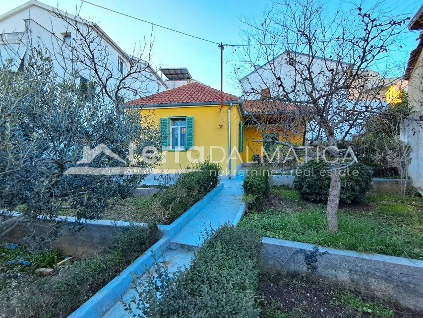 Haus, Šibenik – zentrumsnah, großer Garten