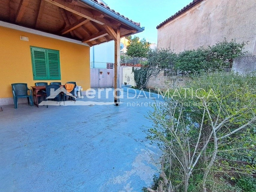 Haus, Šibenik – zentrumsnah, großer Garten