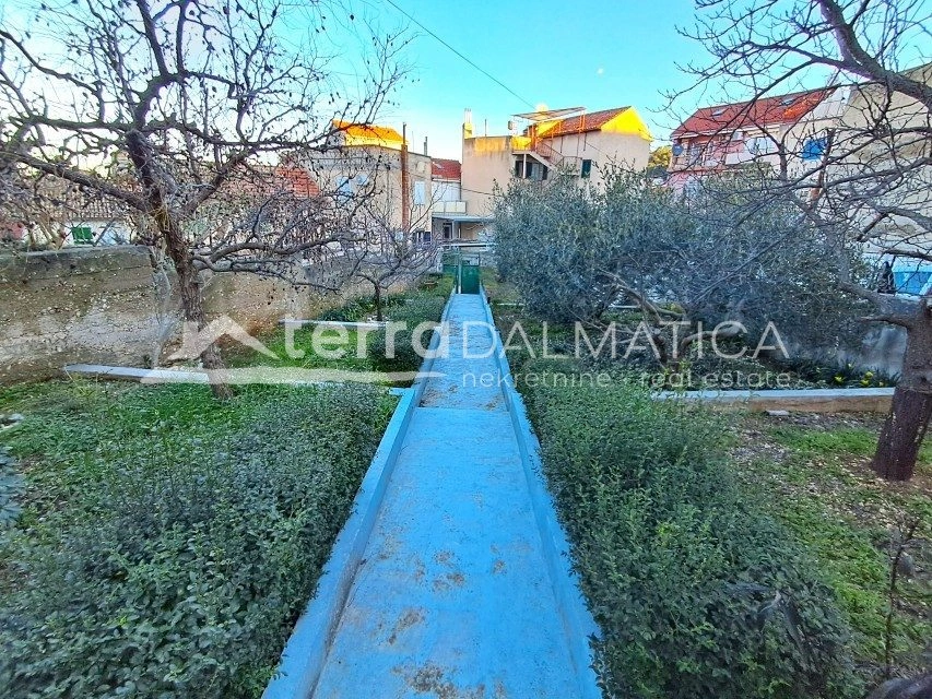 Haus, Šibenik – zentrumsnah, großer Garten