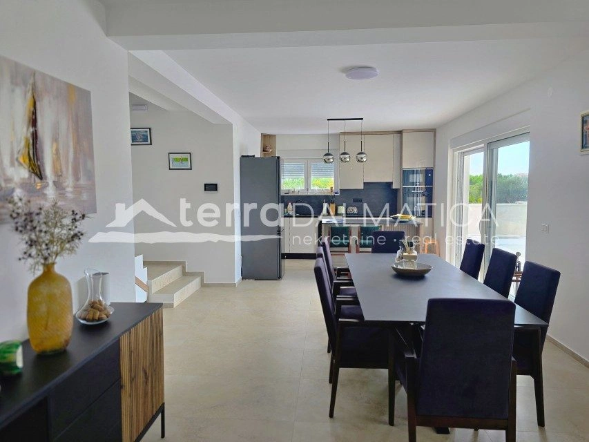 Familienhaus in Vodice – mit Swimmingpool, in Strandnähe