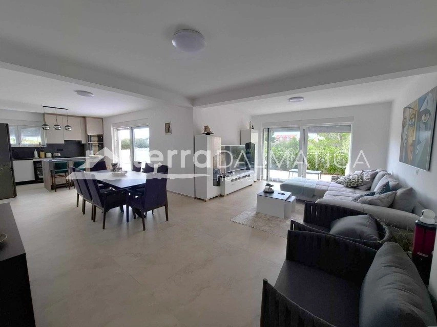 Familienhaus in Vodice – mit Swimmingpool, in Strandnähe