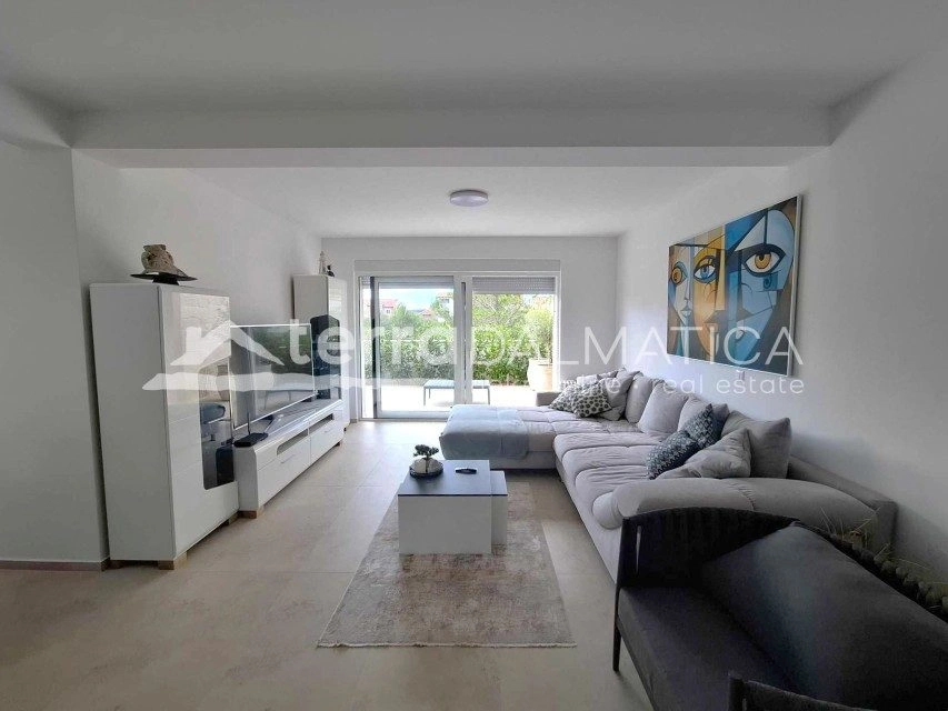 Familienhaus in Vodice – mit Swimmingpool, in Strandnähe