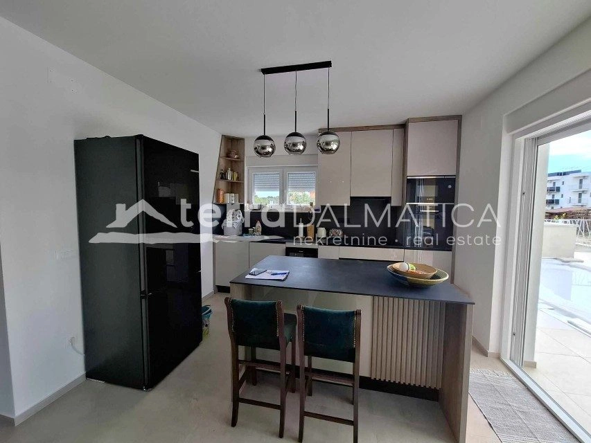 Familienhaus in Vodice – mit Swimmingpool, in Strandnähe