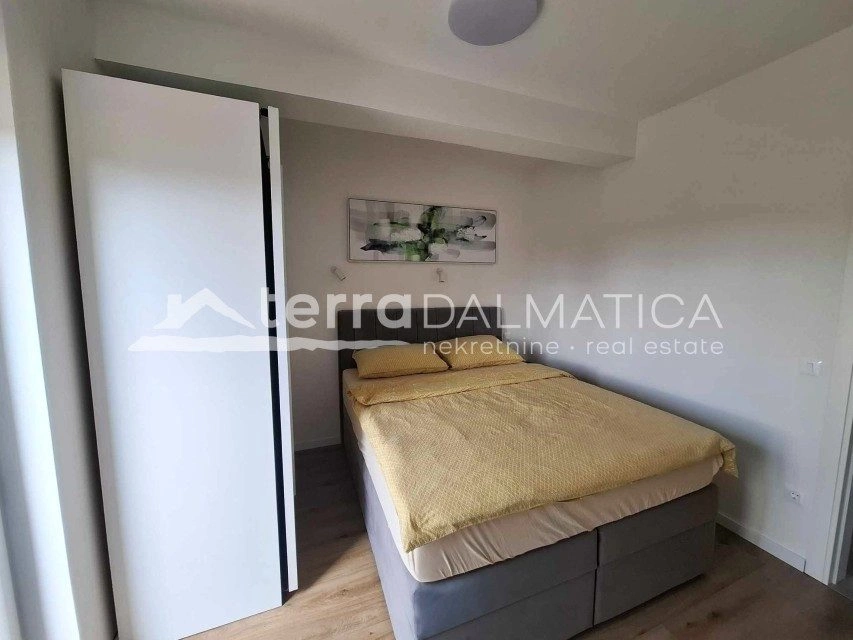 Familienhaus in Vodice – mit Swimmingpool, in Strandnähe