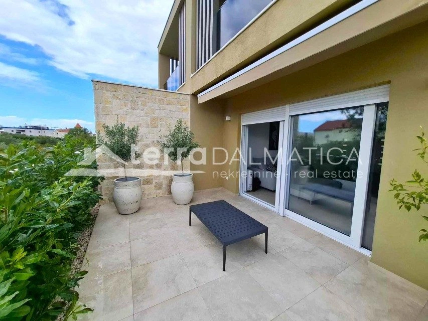 Familienhaus in Vodice – mit Swimmingpool, in Strandnähe