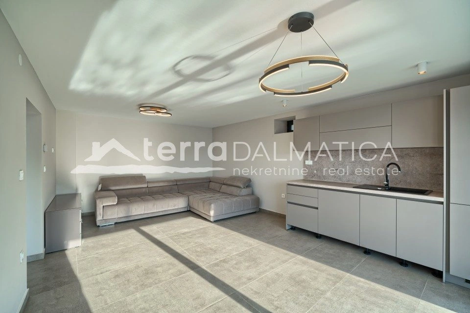 Villa in Rogoznica – erste Reihe zum Meer, Swimmingpool, Neubau