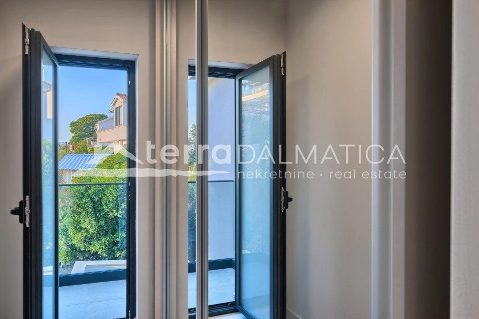 Villa in Rogoznica – erste Reihe zum Meer, Swimmingpool, Neubau