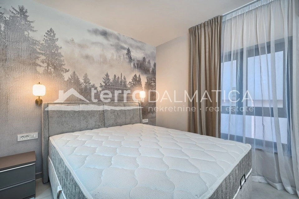 Villa in Rogoznica – erste Reihe zum Meer, Swimmingpool, Neubau