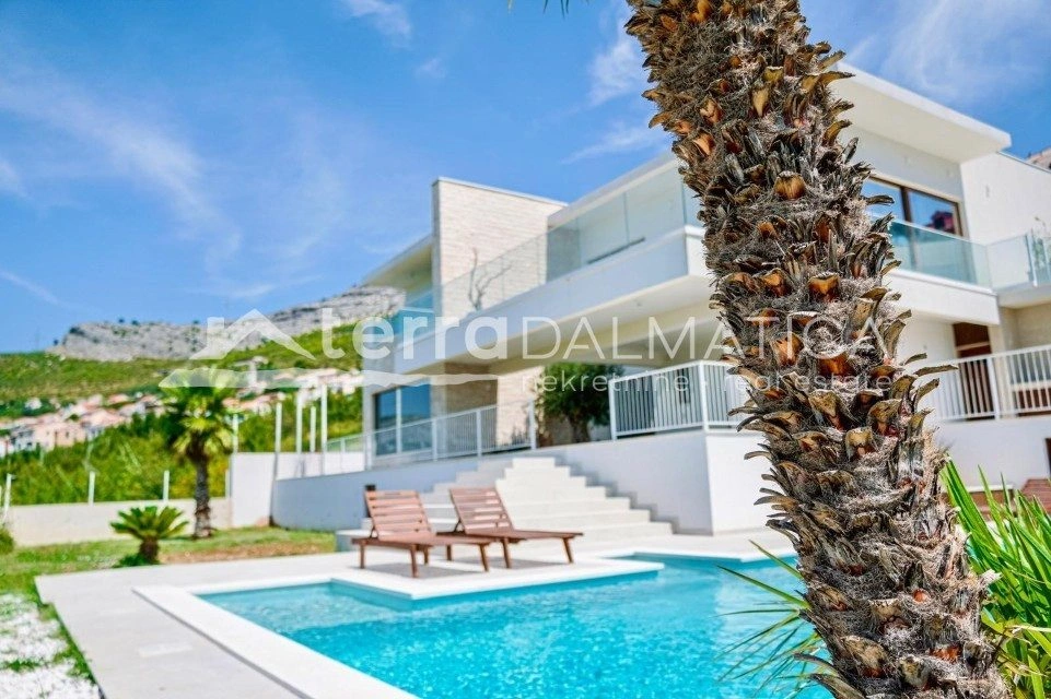 Luxusvilla in Split – mit Wellnessbereich und Panoramablick