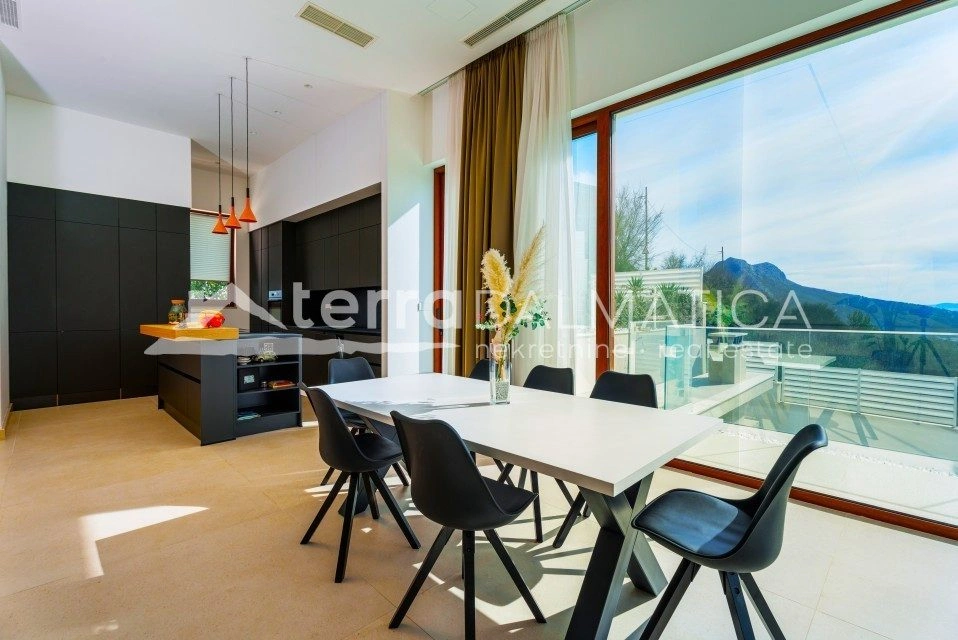 Luxusvilla in Split – mit Wellnessbereich und Panoramablick