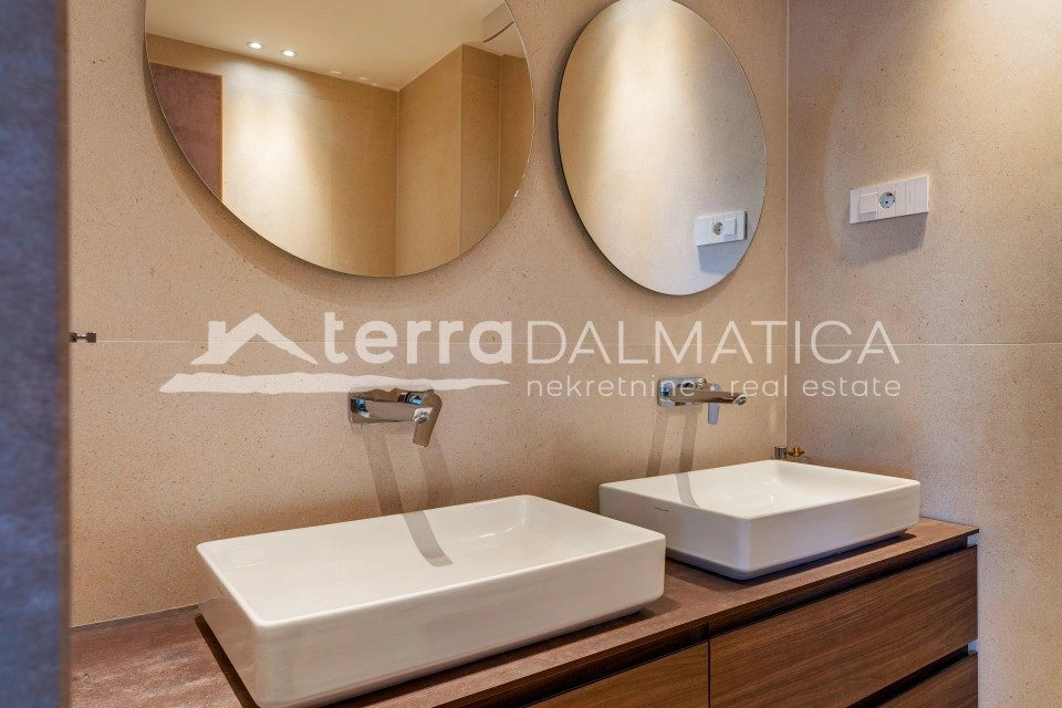 Luxusvilla in Split – mit Wellnessbereich und Panoramablick