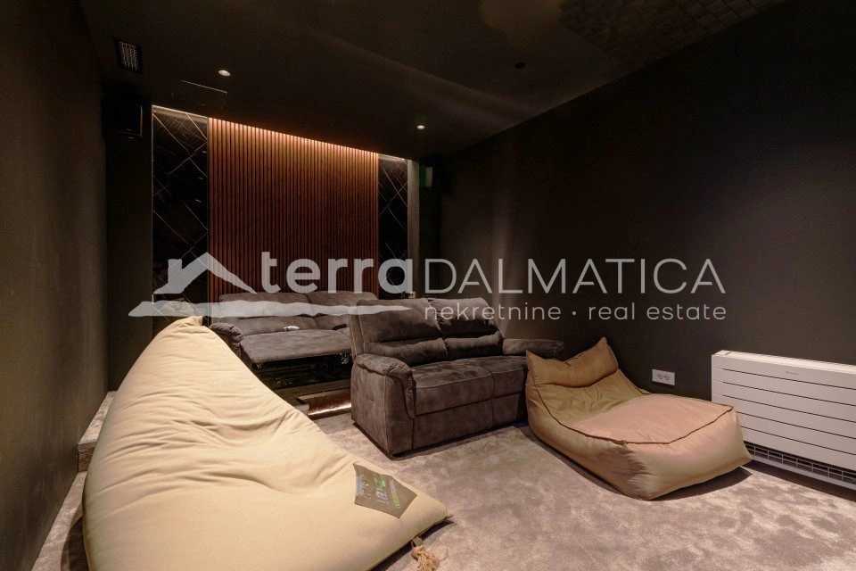 Luxusvilla in Split – mit Wellnessbereich und Panoramablick