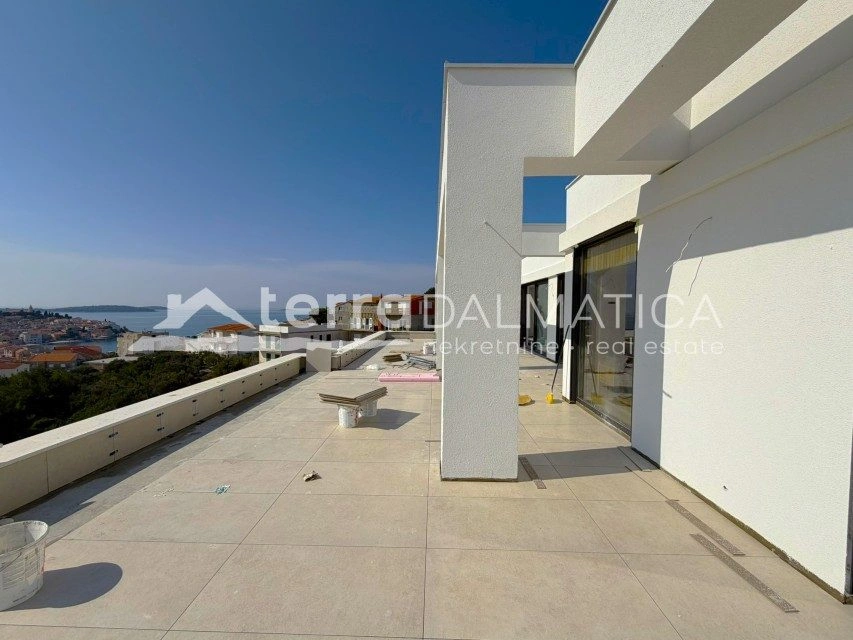 Penthouse, Primošten – Wellnessbereich und Panoramablick