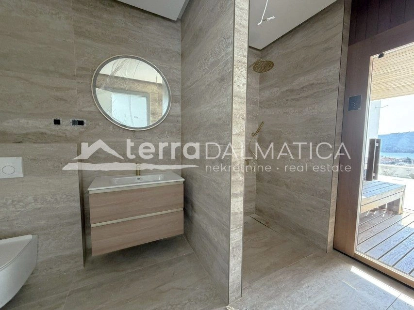 Penthouse, Primošten – Wellnessbereich und Panoramablick