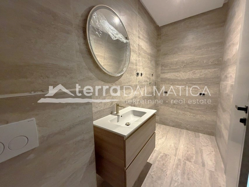 Penthouse, Primošten – Wellnessbereich und Panoramablick