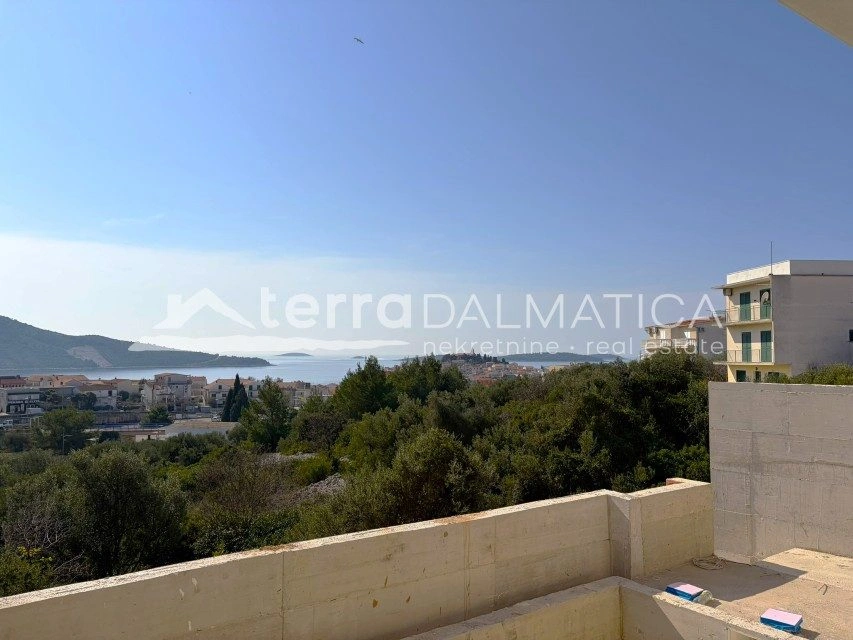 Apartment in Primošten – Neubau mit Meerblick