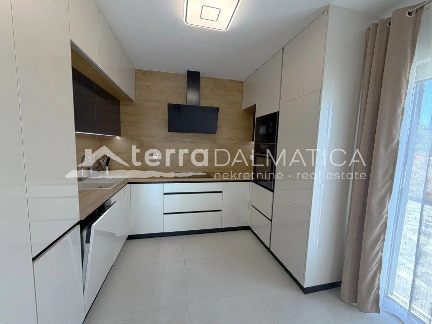 Moderní vila, Primošten – panoramatický výhled a bazén