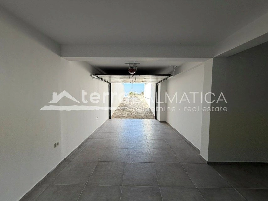 Moderní vila, Primošten – panoramatický výhled a bazén