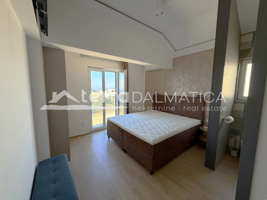 Moderní vila, Primošten – panoramatický výhled a bazén