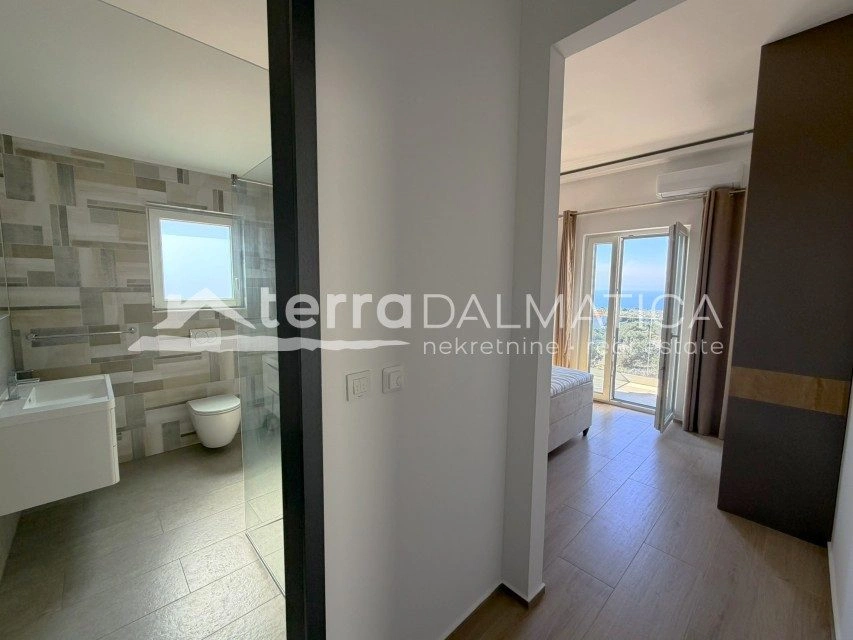 Moderní vila, Primošten – panoramatický výhled a bazén